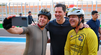Daniel Vilela libera pista do Autódromo para ciclistas e anuncia construção de Centro Aquático